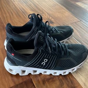 ON Brand Shoes - CloudSwift - Size 9 - like new